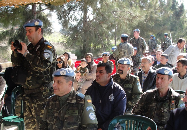 خلال إلقاء الكلمات