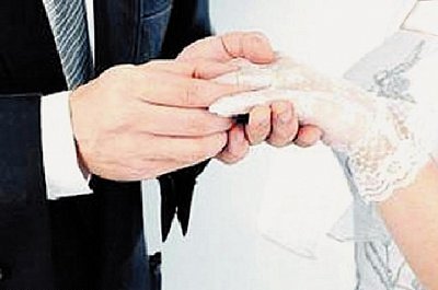 أكد الرسول الأعظم (ص) ان الزواج  نصف الدين أو ثلثيه