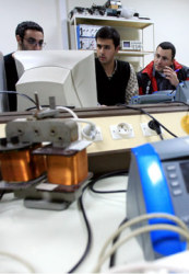 في أحد مختبرات المركز الرئيسي في بيروت