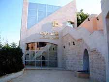 المركز: قاعتين للاحتفال والندوات.. ومساحة للقاء