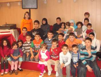 زهرات جميلة وفتيان خياميون رائعون في ألمانيا