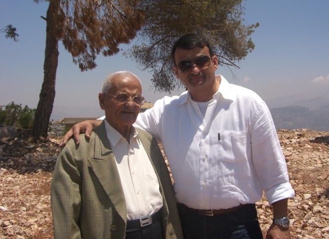 المرحوم أبو غالب يوسف السيد علي وعلى يمين الصورة إبنه علي