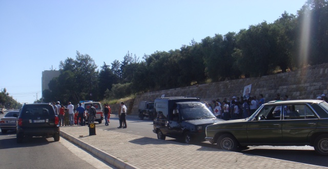 إزددنا قناعة باحتمال وجود حادث بعدما تراءى وجود عدد كبير من المسعفين وبعض سيارات الصليب الأحمر اللبناني