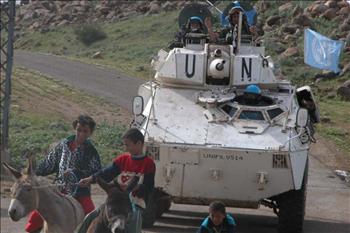 دورية لـ«اليونيفل».. وأمامها «كزدورة» أولاد