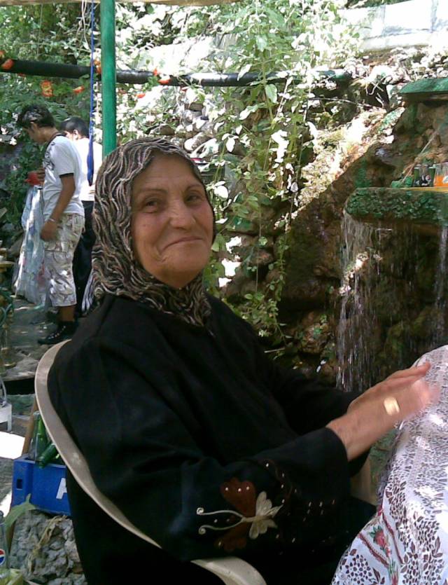 كم اشتاق اليكِ، كم اشتاق الى حضنك الدافىء وكلماتك الحنونه ولمساتك الرقيقه