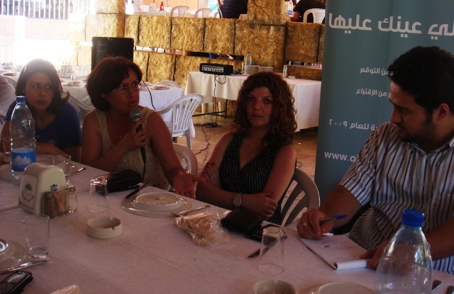 خلال تبادل الآراء وإبداء الملاحظات