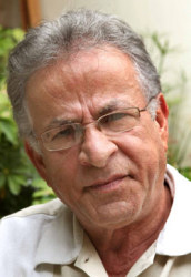  كأنَّ الحديث مع أحمد الزين حديثٌ عن الوجع