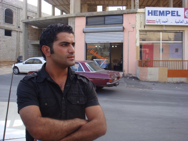 محمد أمام صالونه