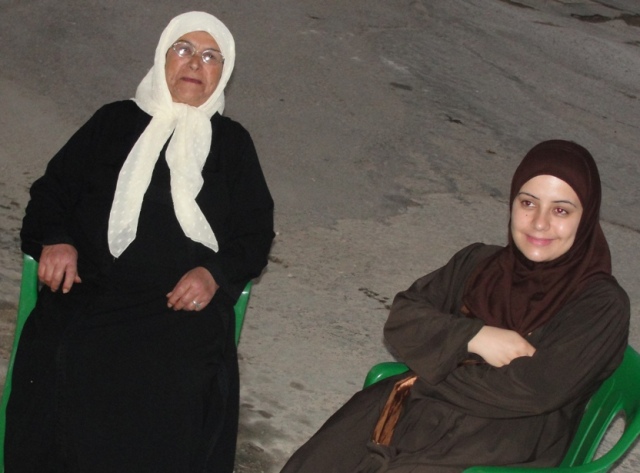 الحاجة خديجة عكر وأم فدك كنّة العائلة (زوجة حسين)