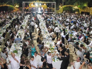 المكان ضاق بأبناء المنطقة وضيوفهم وبحضور كثيف وملفت للمغتربين