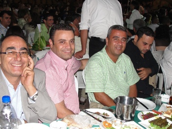 حضور خيامي على أكثر من طاولة