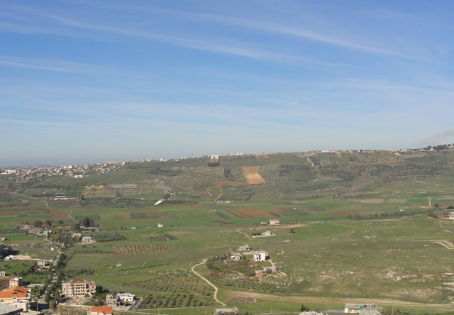 الطبيعة التي لبست ثوبها الاخضر بعدما بكّر الربيع نتيجة هطول أمطار غزيرة أشبعت الارض العطشى