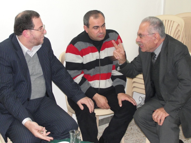 نقاش حام بين الأستاذ فايز أبو عباس والرئيس علي زريق