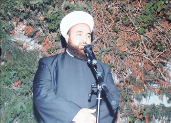 الشيخ محمد المجذوب في خلال القائه إحدى خطبه في المسجد