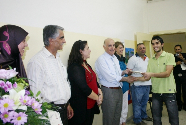 في مبنى عامل في حارة حريك