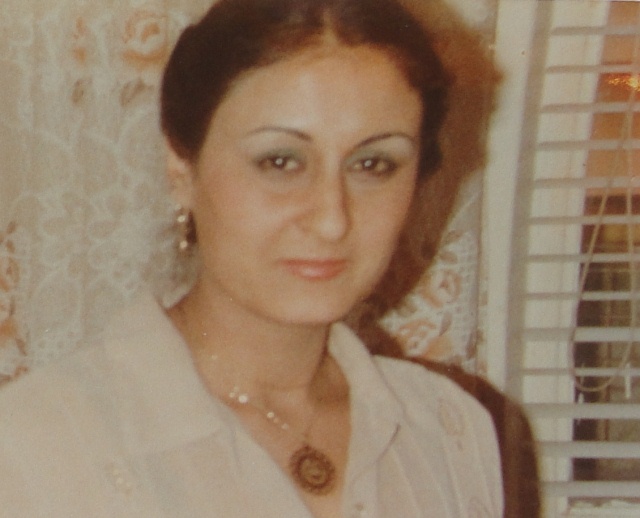 سناء علي نعيم عبدالله.. الخيام بحاجة ملحة لها ولأمثالها!