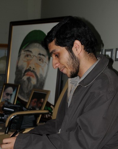 إبن نجاد يدون كلمته في سجل التشريفات