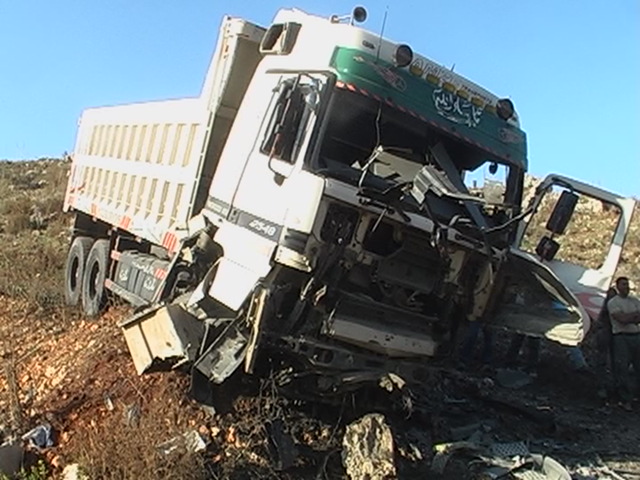 الشاحنة بعد إصابتها