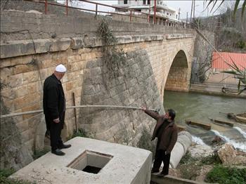 جسر حاصبيا المعرض للتصدع