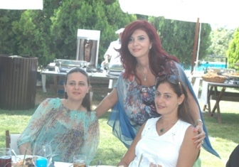 هنادي بري، هتاف إبراهيم والمحامية عبير فياض