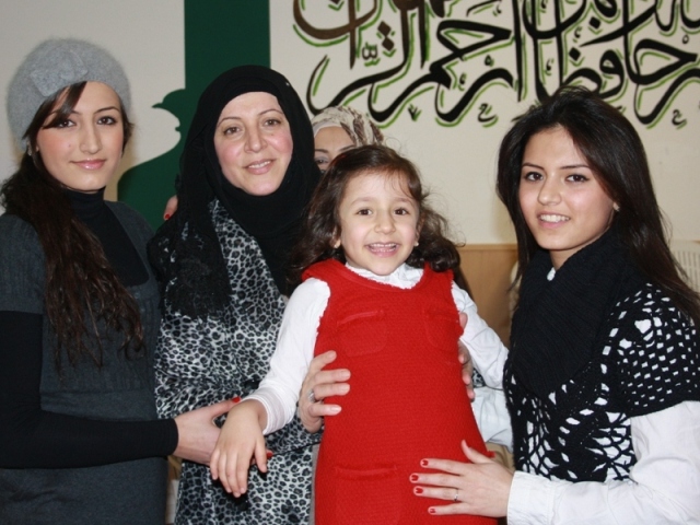 خيام ... في قلوبنا آمال بعيدة