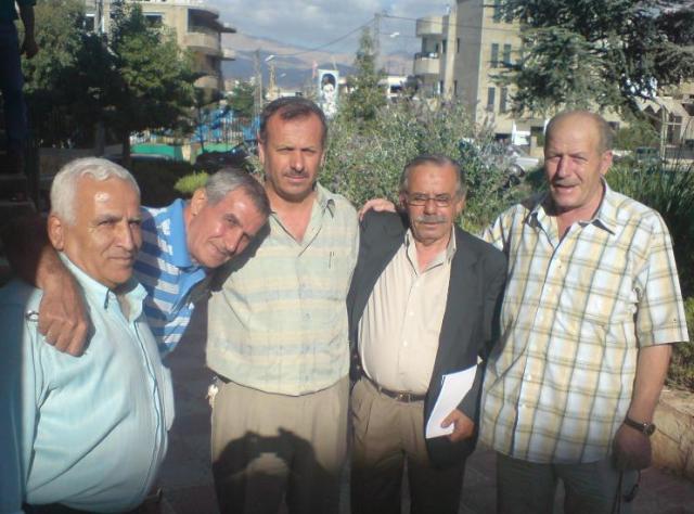 المختار أحمد حسان متوسطاً بعض مخاتير الخيام