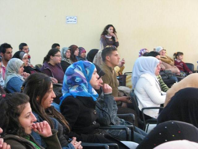 سيدات الخيام يقمن الاحتفال تلو الاحتفال