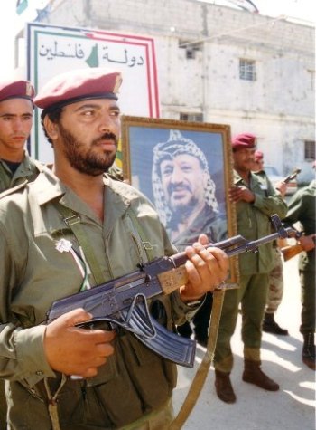  السلاح الفلسطيني في المخيمات