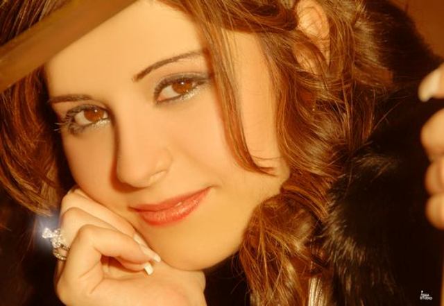 العروس  نور غالب عياش