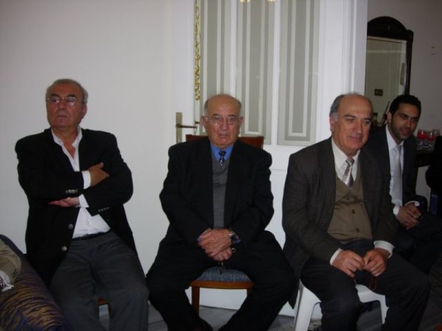 والد العروس وخالها كانا دائماً حاضران