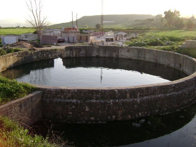 نبع الحمّام تلّ دبين متجاوران منذ القدم - تصوير باسل غريب