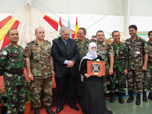 صورة تذكارية مع سعادة محافظ النبطية وكبار الضباط