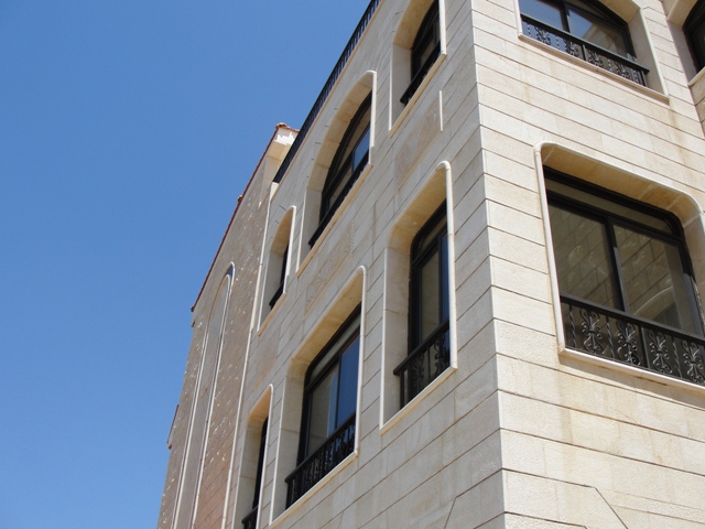 قلعة خيامية شامخة