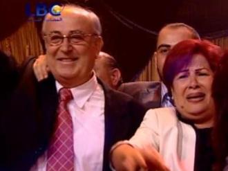 والدي رهف عند إعلان نيجة فوز ابنتهم بلقب ملكة الجمال