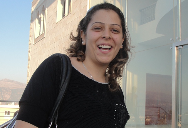 البسمة عادة إلى وجوه الخياميين