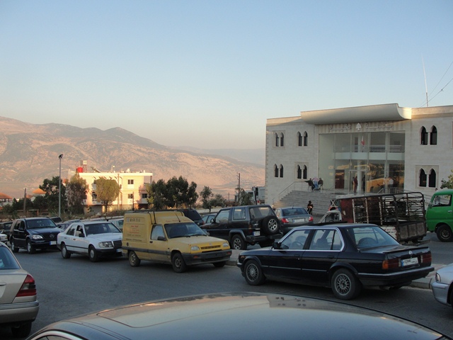 زحمة سيارات في الخارج