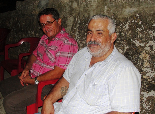 أسعد رشيدي حضر ليهنئ فاطمة وديانا بالنجاح