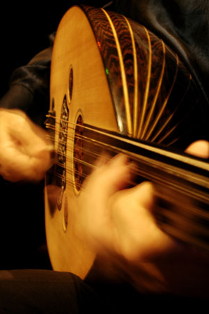 لآلة العود رونق خاص في شهر رمضان