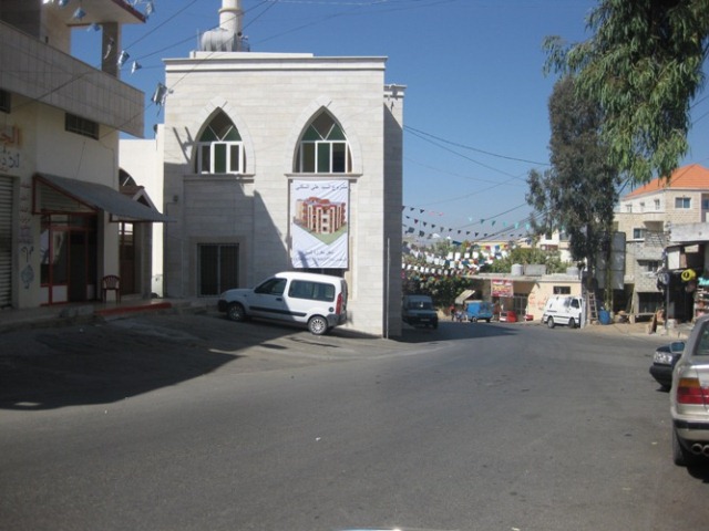 المكتب الكائن بمحاذاة مبنى الحسينية