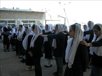 تلميذات خلال اليوم الدراسي الأول في حاصبيا