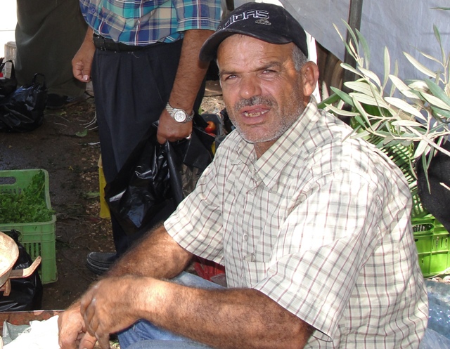 أسعد عطوي إمتهن الزراعة في أرض المرج منذ الصغر فرسمت محياه أشعة الشمس ، وصار بلون القمح...