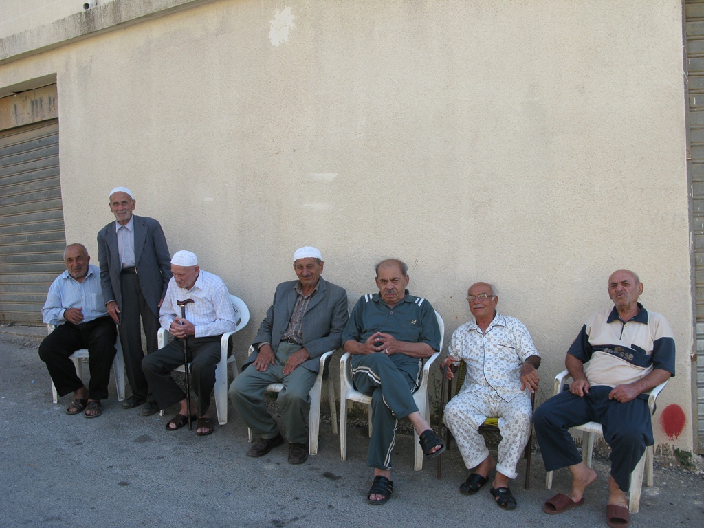 الأجيال الخيامية بين الأمس واليوم