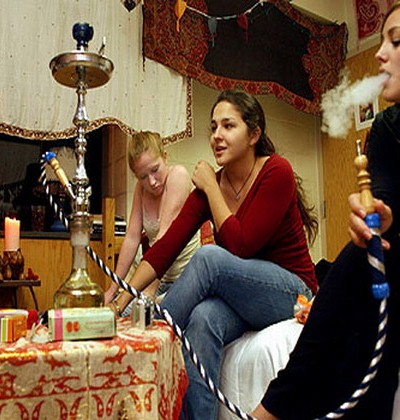 النرجيلة آفة العصر وناقلة الجراثيم والفيروسات