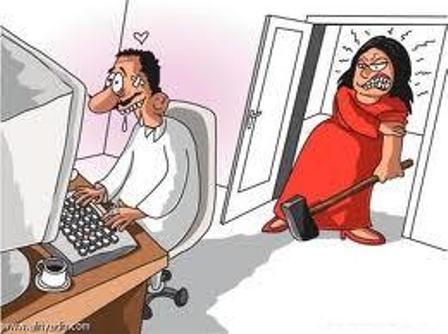 لا يُنكر أيضاً ما تسبّبت وتتسبّب به الإنترنت من مشاكل اجتماعية وانحرافات سلوكيّة تصل إلى حدِّ الجريمة