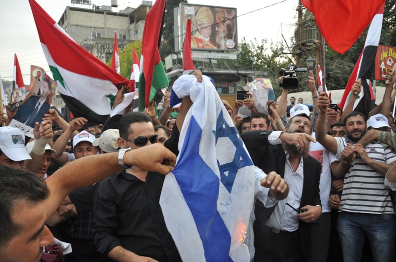 مسيرة حاشدة في النبطية للجالية السورية في لبنان تأييداً للرئيس السوري بشار الاسد