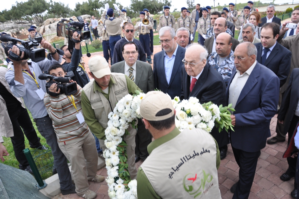 الجنوب المقاوم يستقبل الرئيس سليم الحص - رئيس حكومة التحرير