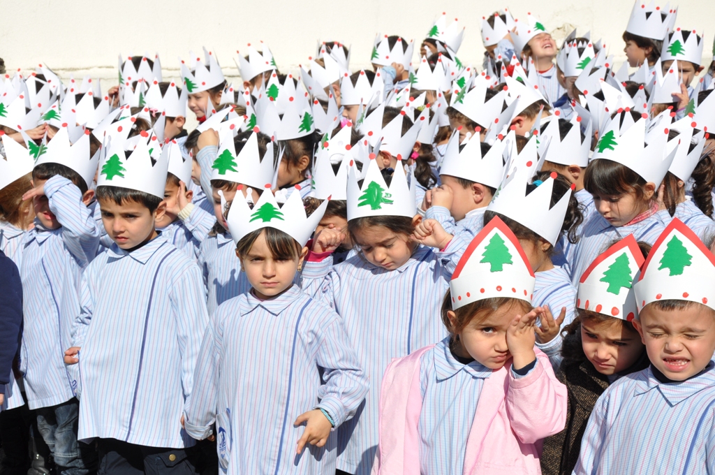 طلاب يحتفلون بالاستقلال -راهبات النبطية