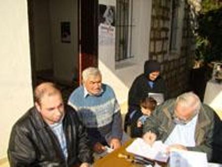 خلال تسجيل العائلات في <مركز الحركة الثقافية> - دبين