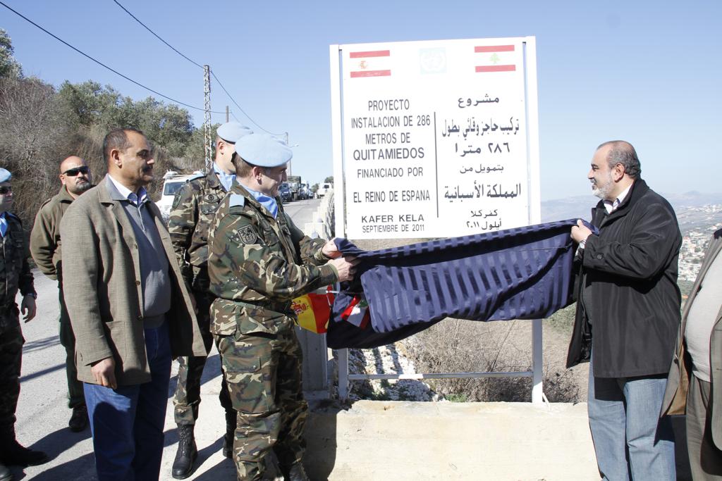 اليونيفل تموّل مشروع بناء حواجز للسلامة العامة على جوانب طرقات في كفركلا اليونيفل تموّل مشروع بناء حواجز للسلامة العامة على جوانب طرقات