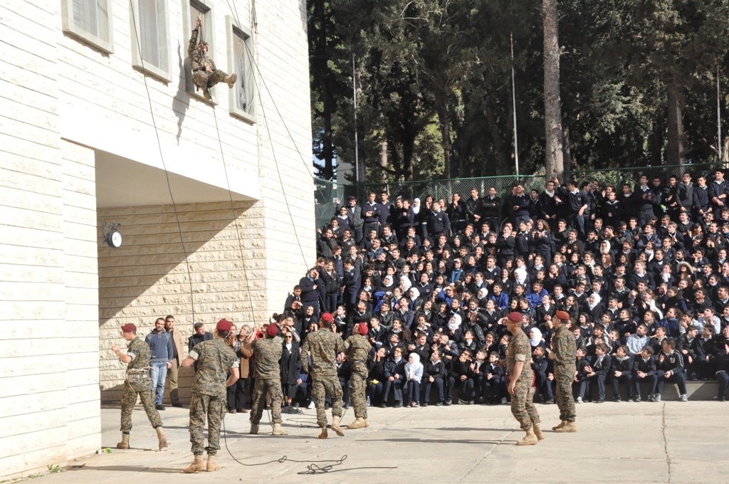 عروضات المغاوير في ثانوية الراهبات النبطية